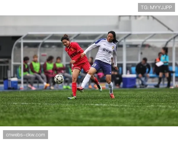 雨战中球员球衣传感器数据实时显示，引发关于数据透明度的讨论